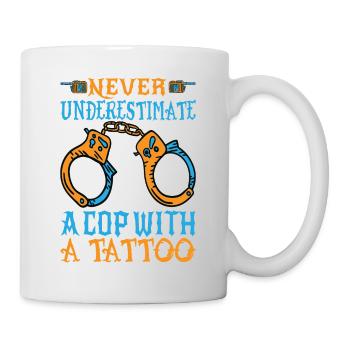Never Underestimate A Cop With A Tattoo - Police - Tasse - Weiß - Rechts