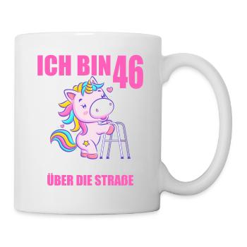 Ich bin 46 Bitte helfen Sie mir über Straße - Tasse - Weiß - Rechts
