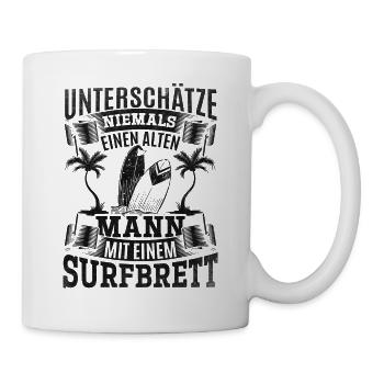 Unterschätze niemals einen alten Mann mit einem - Tasse - Weiß - Rechts