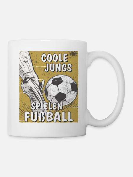 COOLE JUNGS SPIELEN FUßBALL - Tasse - Weiß