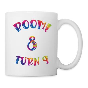 Boom je viens d’avoir 8 ans mais j’ai hâte d’avoir 9 ans - Mug blanc - blanc - Droite