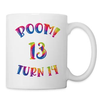 Boom Je viens d’avoir 13 ans mais j’ai hâte d’avoir 14 ans - Mug blanc - blanc - Droite