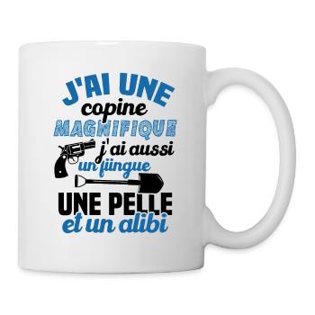 J'ai une Copine Magnifique - Flingue, Pelle, Alibi - Mug blanc - blanc - Droite