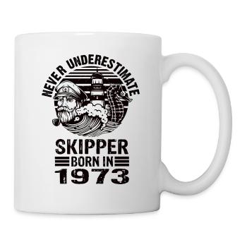 Never Underestimate Skipper né en 1973 - Mug blanc - blanc - Droite
