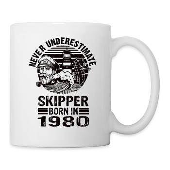 Never Underestimate Skipper né en 1980 - Mug blanc - blanc - Droite