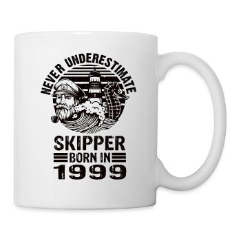 Never Underestimate Skipper né en 1999 - Mug blanc - blanc - Droite