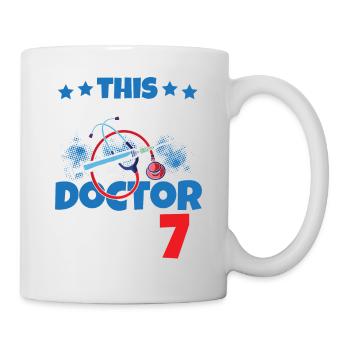 Ce futur médecin a maintenant 7 ans, 7 docteurs, enfant 7. - Mug blanc - blanc - Droite