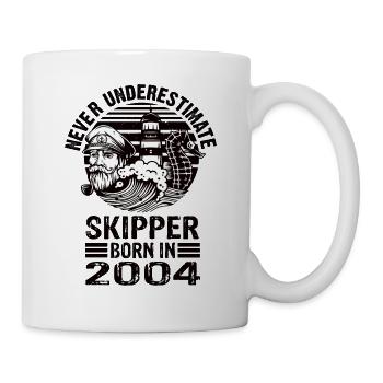 Never Underestimate Skipper né en 2004 - Mug blanc - blanc - Droite