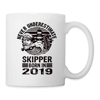 Never Underestimate Skipper né en 2019 - Mug blanc - blanc - Droite