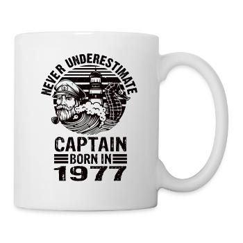 Never Underestimate Captain born in 1977 - Mug - white - Right