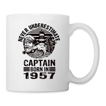 Never Underestimate Captain born in 1957 - Tasse - Weiß - Rechts