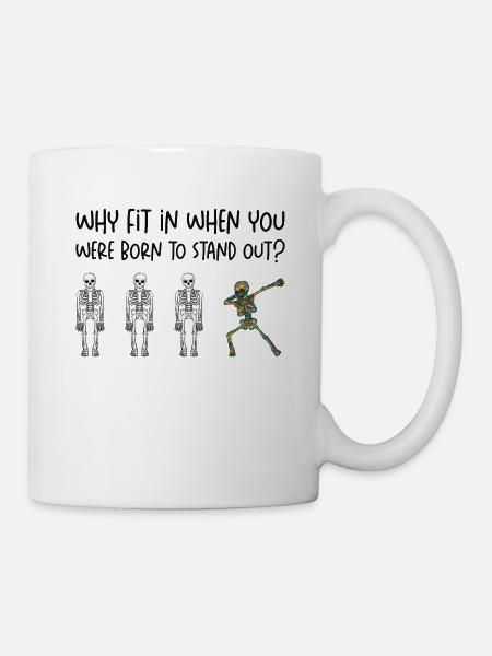 Buntes Skelett beim Dabben unterstützt - Tasse - Weiß