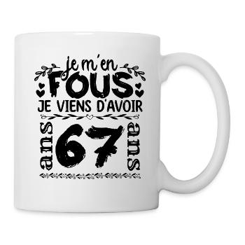 J’ai 67 ans | Je m'en fous j'ai 67 ans - Mug blanc - blanc - Droite