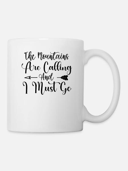 Die Berge rufen Wandershirt - Tasse - Weiß