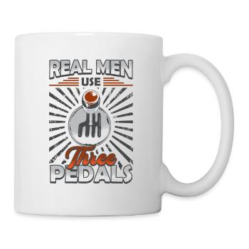 Echte Männer Benutzen Drei Pedale, Auto Schalten. - Tasse - Weiß - Rechts