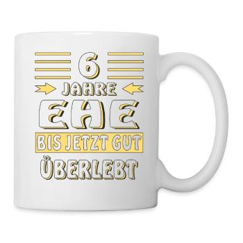 6 JAHRE EHE BIS JETZT GUT ÜBERLEBT - Tasse - Weiß - Rechts