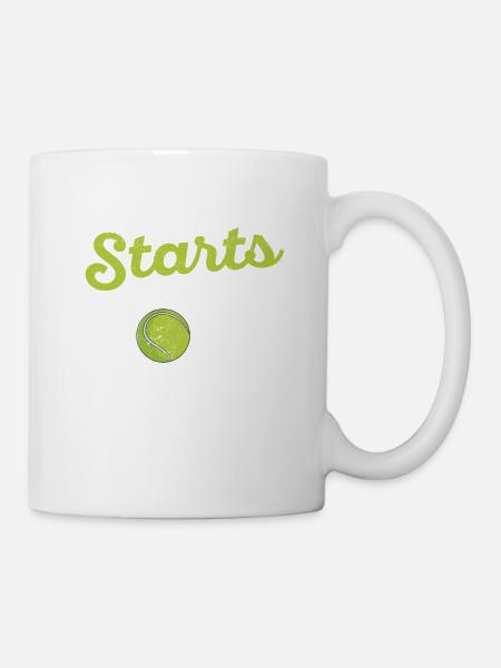Tennis drôle de joueur de raquette sportive ça commence - Mug blanc - blanc
