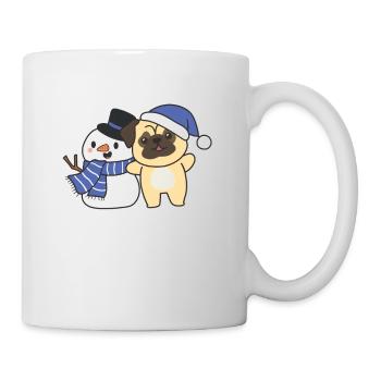 Mops mit Schneemann im Winter zu Weihnachten - Tasse - Weiß - Rechts