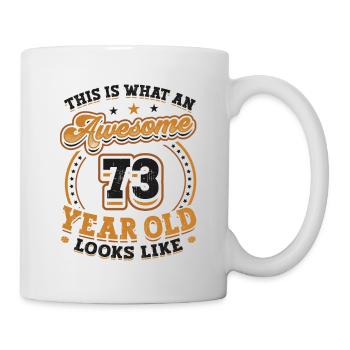 Voilà à quoi ressemble un grand homme de 73 ans. - Mug blanc - blanc - Droite