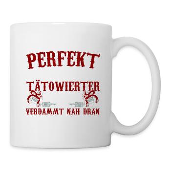 Niemand Ist Perfekt Aber Als Tatowierter Ist Man - Tasse - Weiß - Rechts