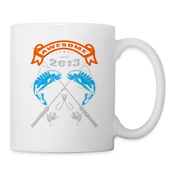Awesome since 2013. Angel, Angler Geburtstag - Tasse - Weiß - Rechts