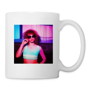 Retrowave Synthwave 80s Character Design - Tasse - Weiß - Rechts