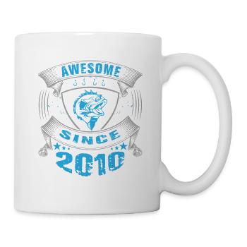Awesome since 2010. Angel, Angler Geburtstag - Tasse - Weiß - Rechts
