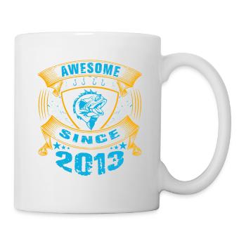 Awesome since 2013. Angel, Angler Geburtstag - Tasse - Weiß - Rechts