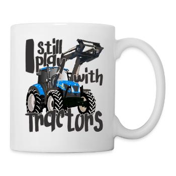 Ich spiele immer noch mit coolen blauen Traktoren - Tasse - Weiß - Rechts