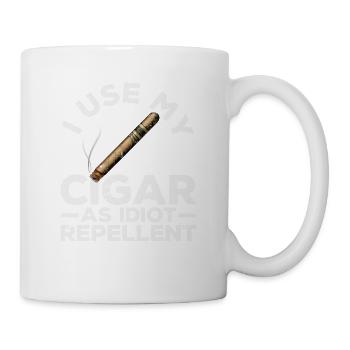 Ich benutze meinen Zigarrenrauch als Idiotenabwehr - Tasse - Weiß - Rechts