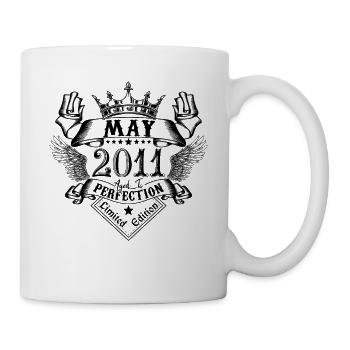 Jahrgang Mai 2011 Mai 2011 geboren im Mai - Tasse - Weiß - Rechts