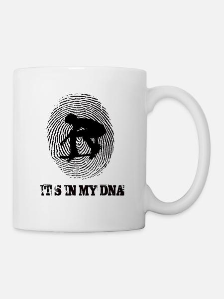 Le skateboard est dans mon ADN - Mug blanc - blanc
