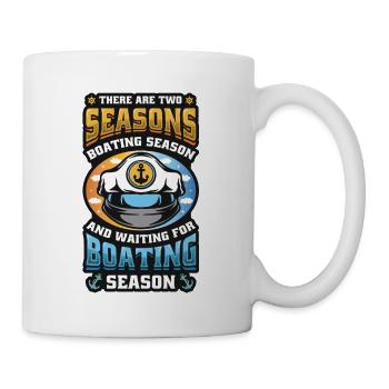 Warten Auf Die Bootssaison, Bootsführer - Tasse - Weiß - Rechts
