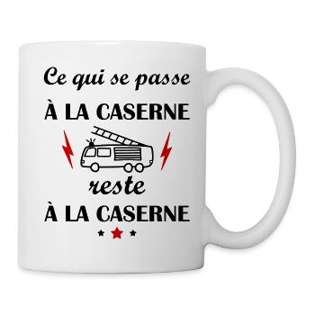 Ce qui se passe à la caserne, fête des pères - Mug blanc - blanc - Droite
