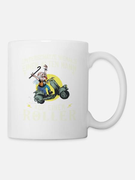 Unterschätze niemals einen alten Mann auf Roller - Tasse - Weiß