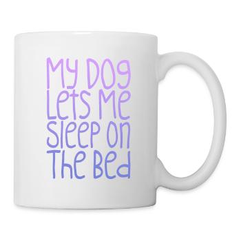 Mon chien me laisse dormir sur le lit - Mug blanc - blanc - Droite