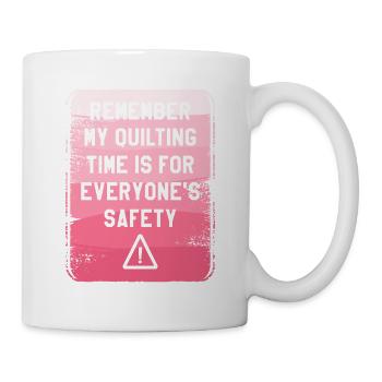 Denken Sie daran, dass meine Quiltzeit für die Sicherheit aller ist - Tasse - Weiß - Rechts
