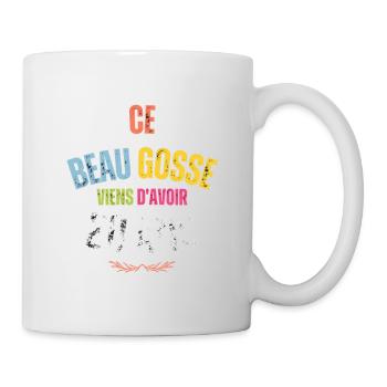 ce beau gosse viens d'avoir 20 ans - Mug blanc - blanc - Droite