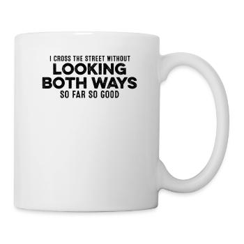 Ich überquere die Straße, ohne in beide Richtungen zu schauen. - Tasse - Weiß - Rechts