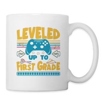 First Day of School Leveled Up To First Grade Boy - Tasse - Weiß - Rechts