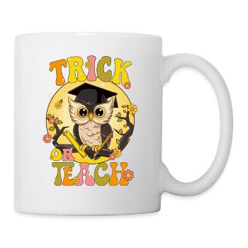 Eule feiert Halloween mit Lehrern und Schüler - Tasse - Weiß - Rechts