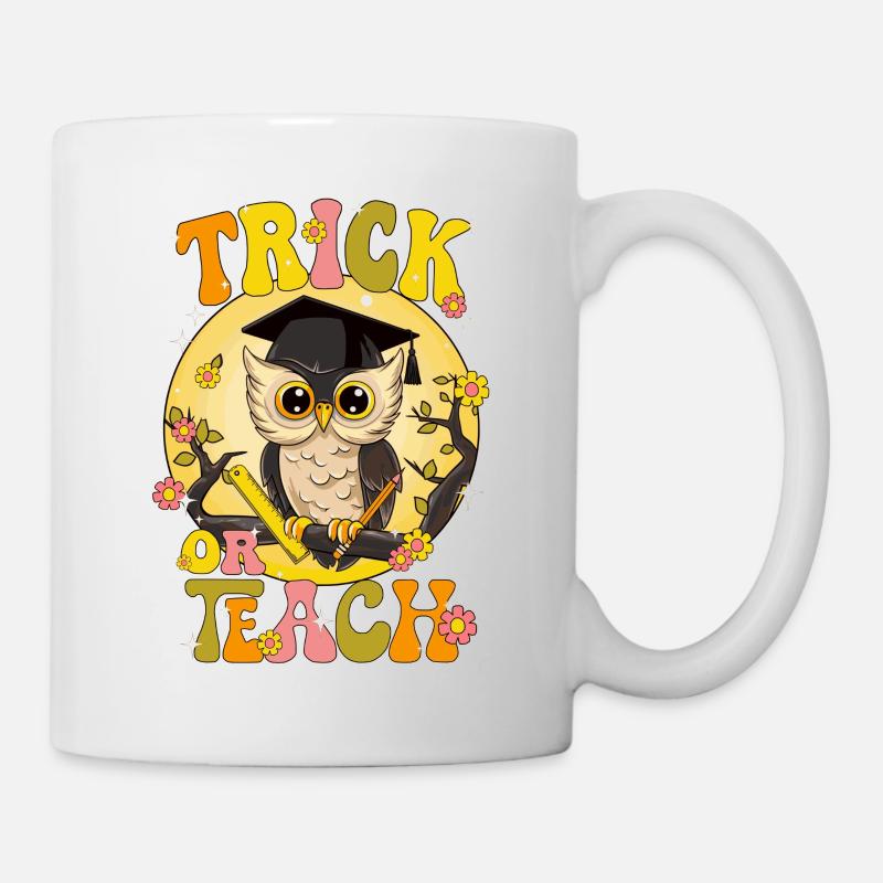 Eule feiert Halloween mit Lehrern und Schüler - Tasse - Weiß