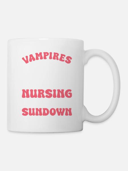 Vampire brauchen auch Umarmungen, um nach Sonnenuntergang zu stillen Krankenschwester - Tasse - Weiß