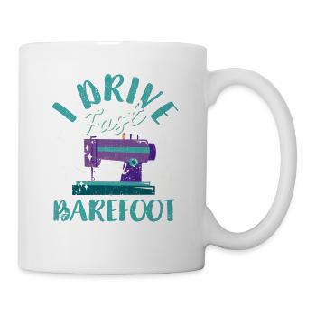 Je conduis vite et pieds nus en tricotant - Mug blanc - blanc - Droite