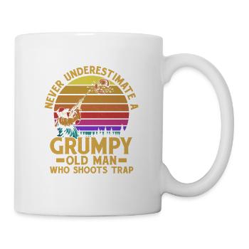Never Underestimate A Grumpy Old Man Who Shoots Tr - Tasse - Weiß - Rechts