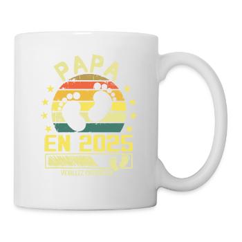 Papa en 2025 Veuillez Patienter Cadeau Futur Père - Mug blanc - blanc - Droite