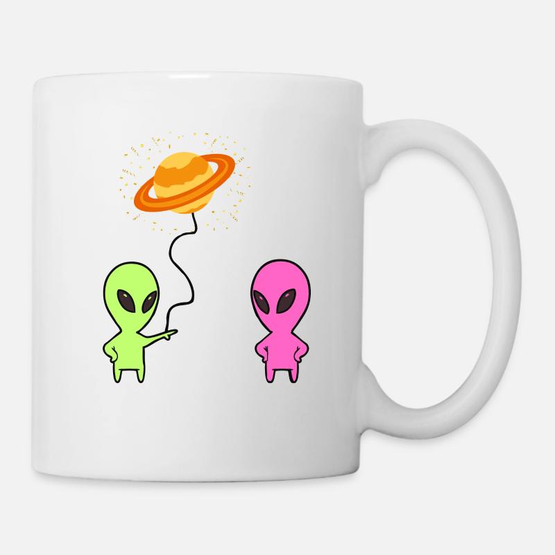 Romantic extraterrestrial couple gives a balloon - Mug - white
