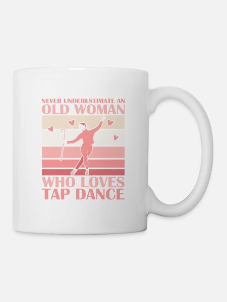 Never Underestimate An Old Woman Who Loves Tap Dan - Tasse - Weiß