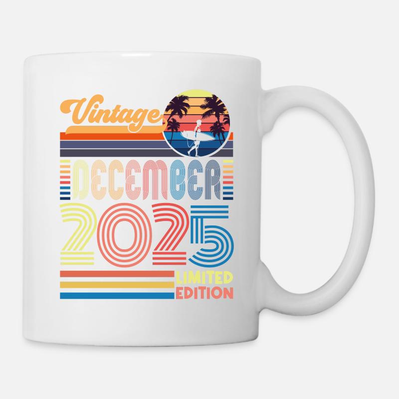 Anniversaire Décembre 2025. Cadeau decembre 2025. - Mug blanc - blanc