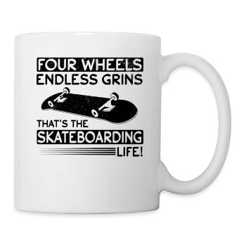 Four Wheels Endless Grins. That's The Skateboardin - Tasse - Weiß - Rechts